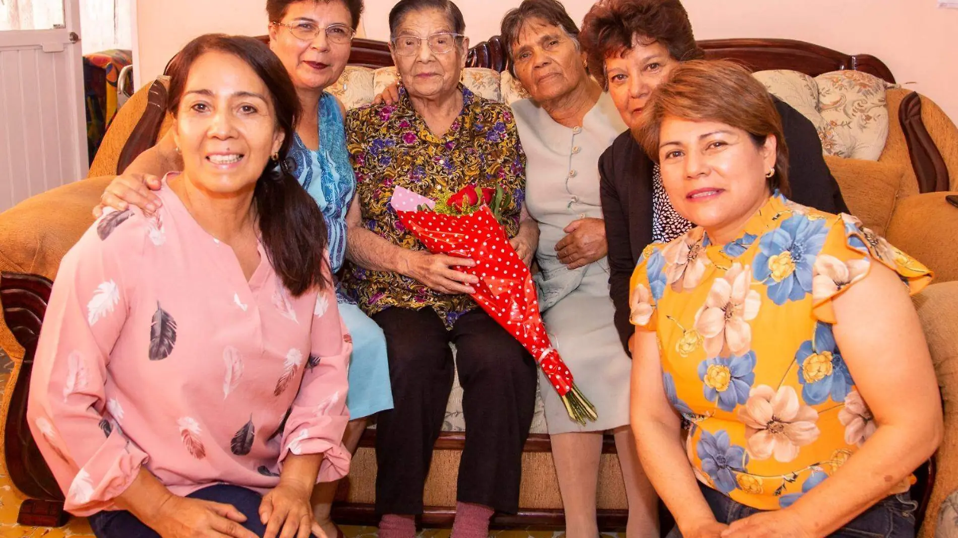 FOTO PRINCIPAL SJR Celebro un ano mas de vida con su familia presente